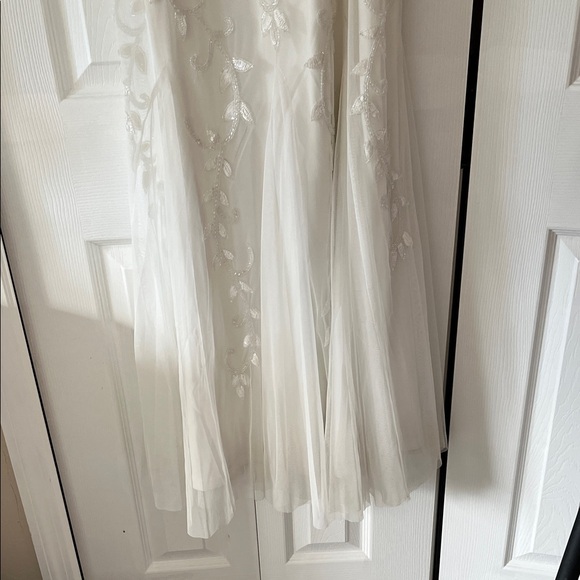 David's Bridal Elegant White Wedding Dress - Picture 5 of 7